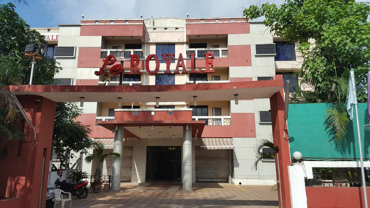 Hotel Le Royale Dadra Exteriér fotografie